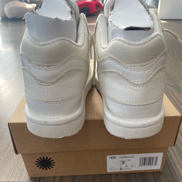 Ugg Kids Highland Sneaker - White - Size 3 - Picture 3 of 6